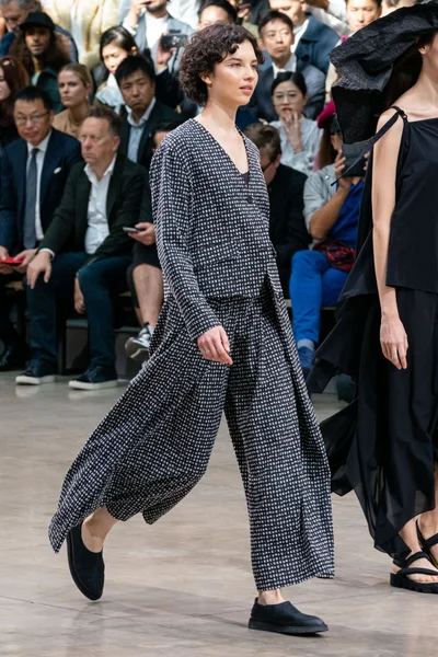 Look 37